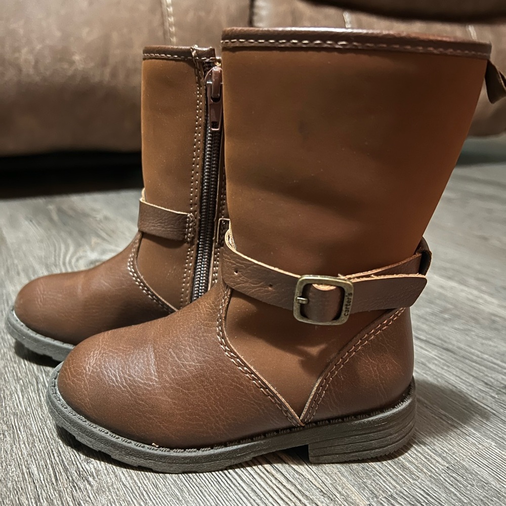 Brown boots. Toddler, size 7.